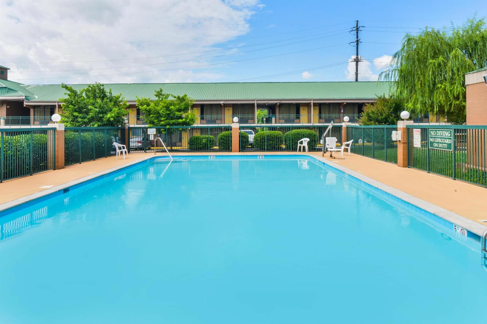 Americas Best Value Inn - Goodlettsville Extérieur photo